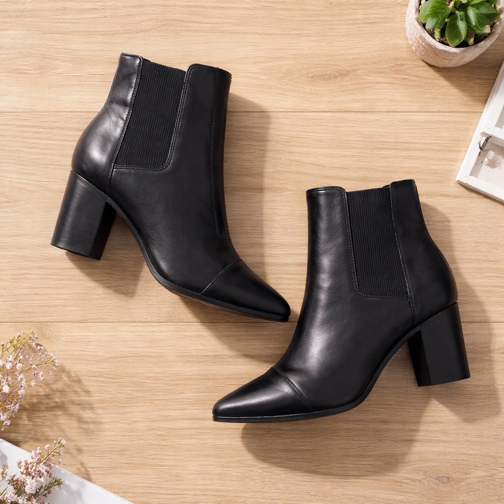SCHUTZ Black Leather Ankle Boots Womens size 7 Classic Chelsea style